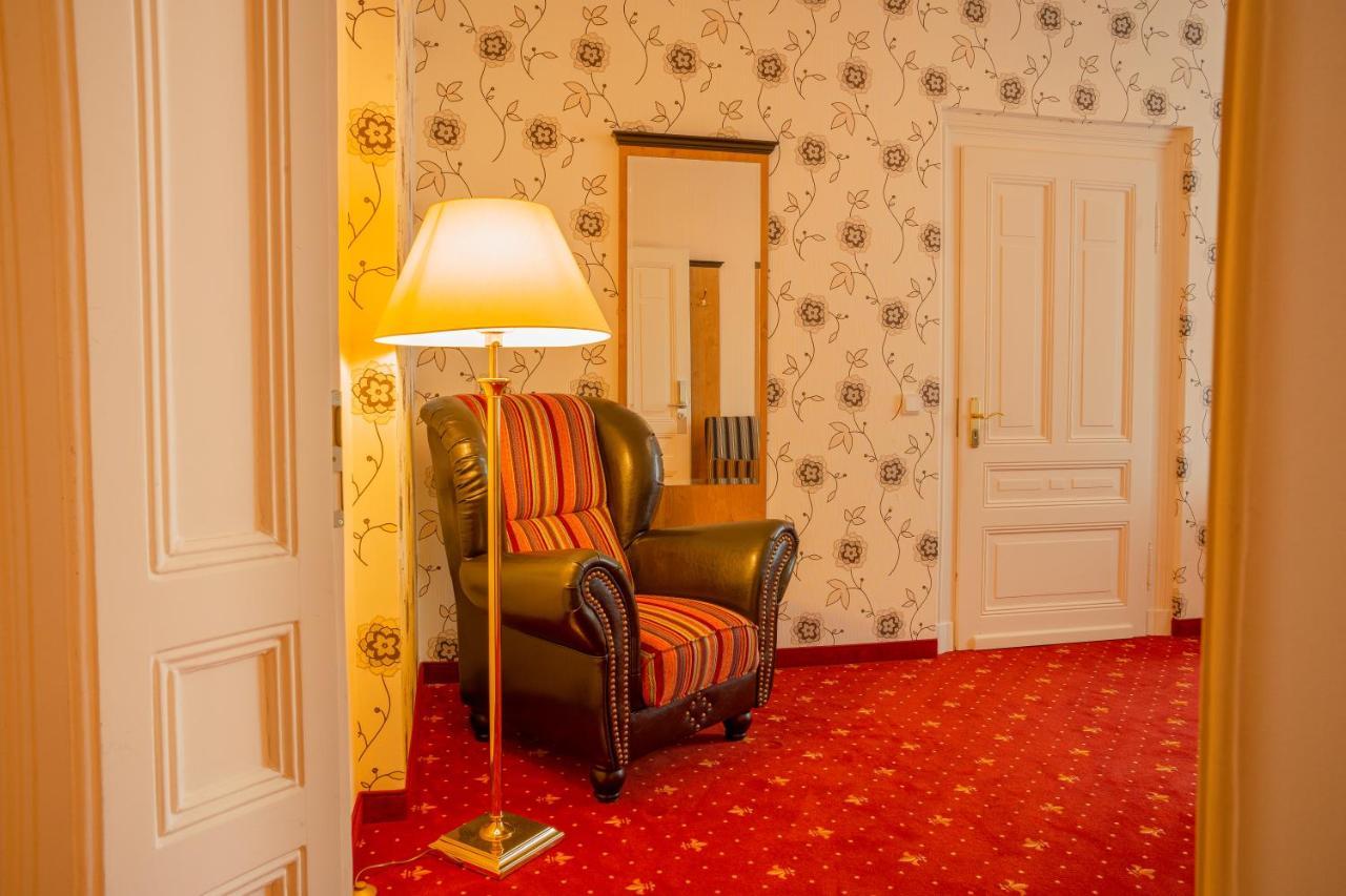 Alte Landratsvilla Hotel Bender Westerburg  Exterior photo
